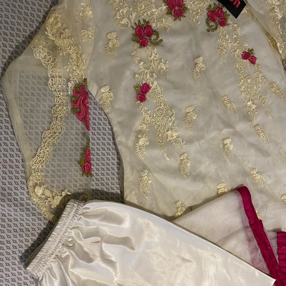 New With Tags - Pakistani Shalwar Kameez ShaPosh - Picture 5 of 12